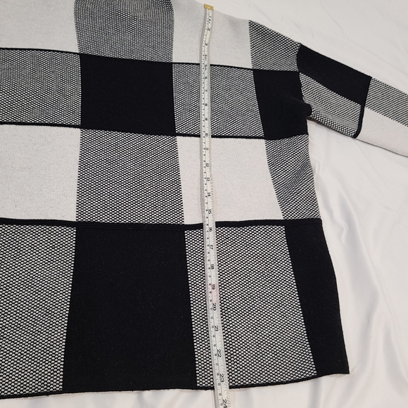 TAHARI M SWEATER - Picture 12 of 16